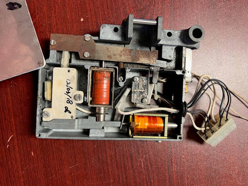 Maytag Door Lock Assembly washer Y23002897 208-240V 50-60HZ [Used