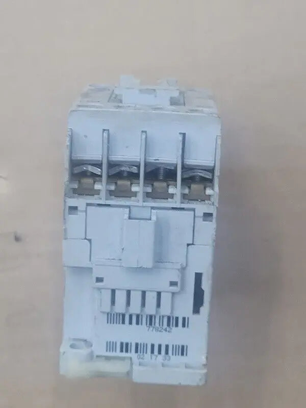 Allen Bradley Contactor 100-C09Z*300 (100-NX202DM) [USED] Allen Bradley