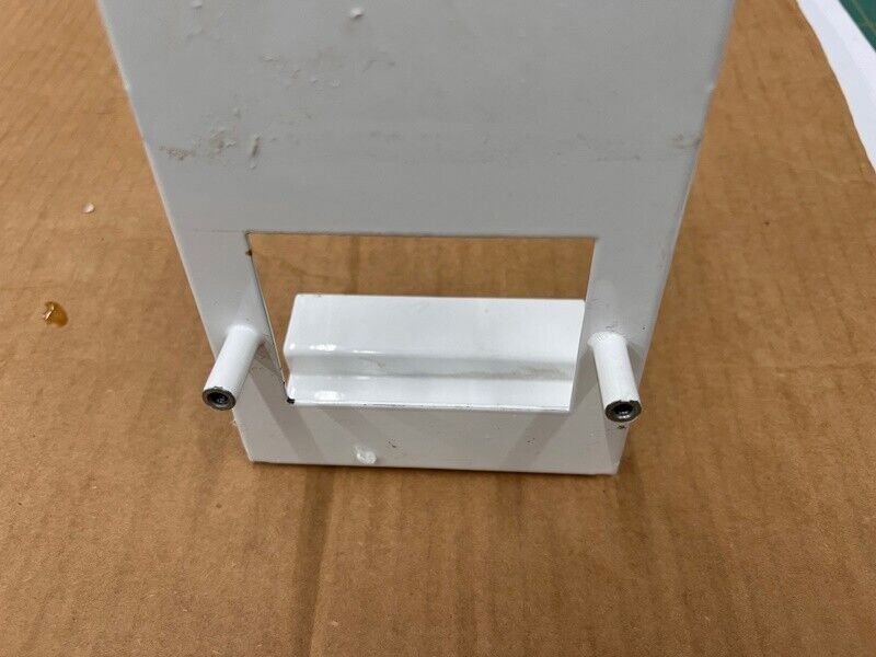 Card Concepts #C-5765-W Mounting Bracket 10 Degree - White Finish [Used] FasCard