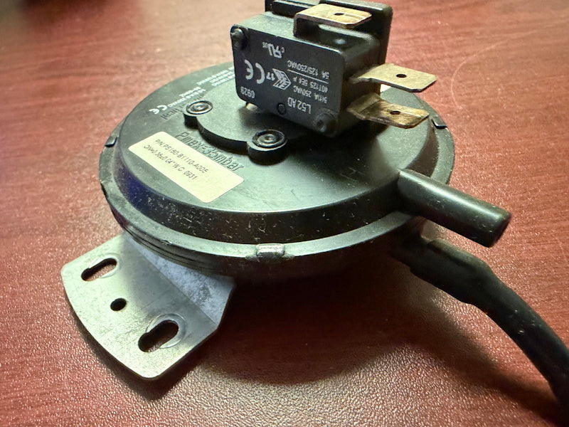Dryer Vacuum Switch for Wascomat P/N: 471886503 PS160-B1110-A006 [Used]