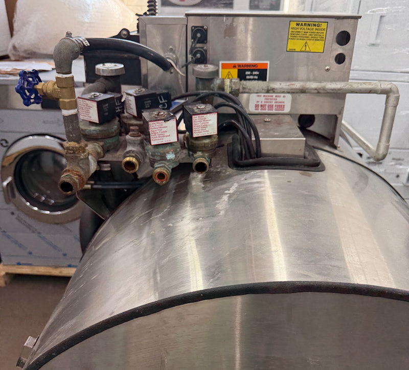 UniMac UW60PV Hardmount Washer-Extractor 60Lb 200-240V 50/60Hz 3Ph OPL [Used]