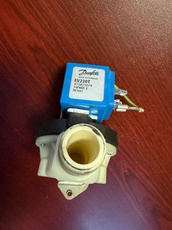 Wascomat 471821074 Washer Water Inlet Valve Danfoss 042N7601 208-240v [Used]