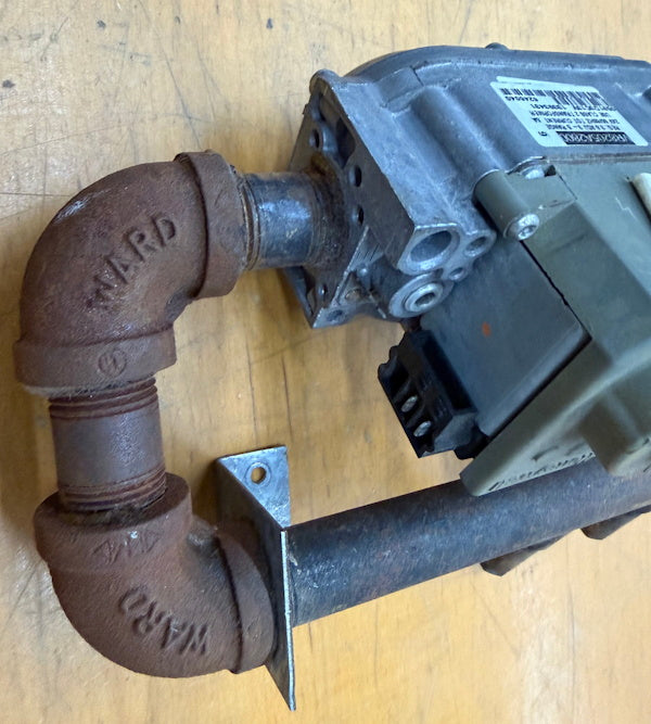 DEXTER dryer ignition gas valve 24V 50/60HZ. 9857-134-001 Control Assy [Used]
