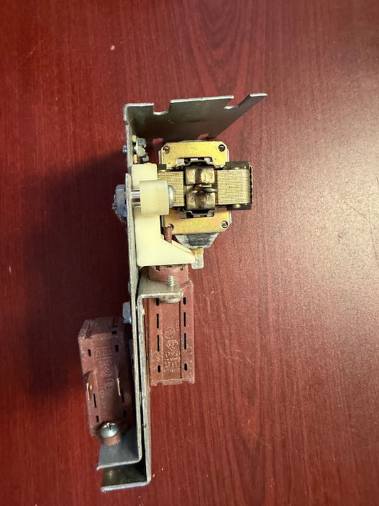 Dexter washer solenoid assembly door 120v. 9922-011-001 [Used]
