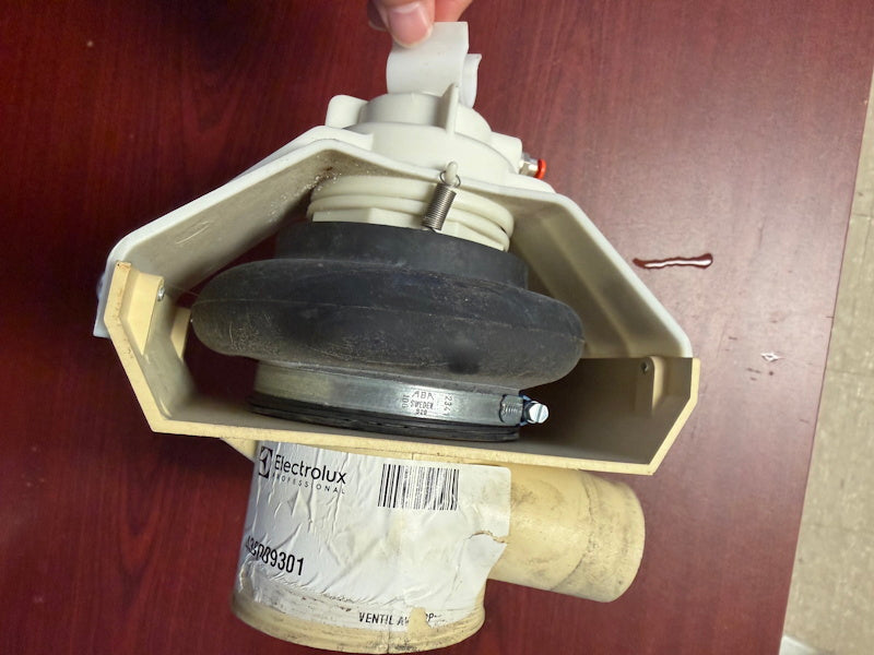 Wascomat 438009301 Washer VALVE,DRAIN OUTLET 3" WATER OP GEN5[used]