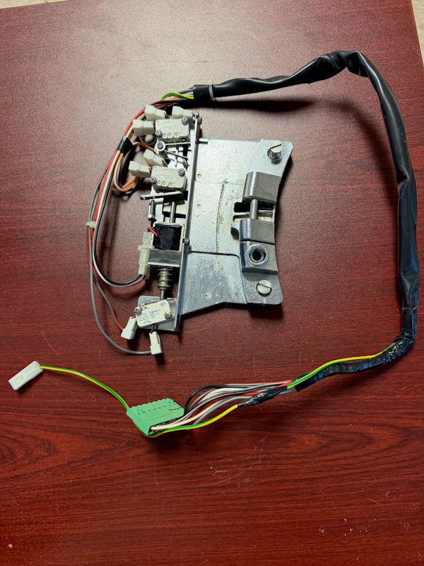 Unimac #B12517701 Washer ASSY DOOR LOCK 35lb 40lb 50Lb [Used]