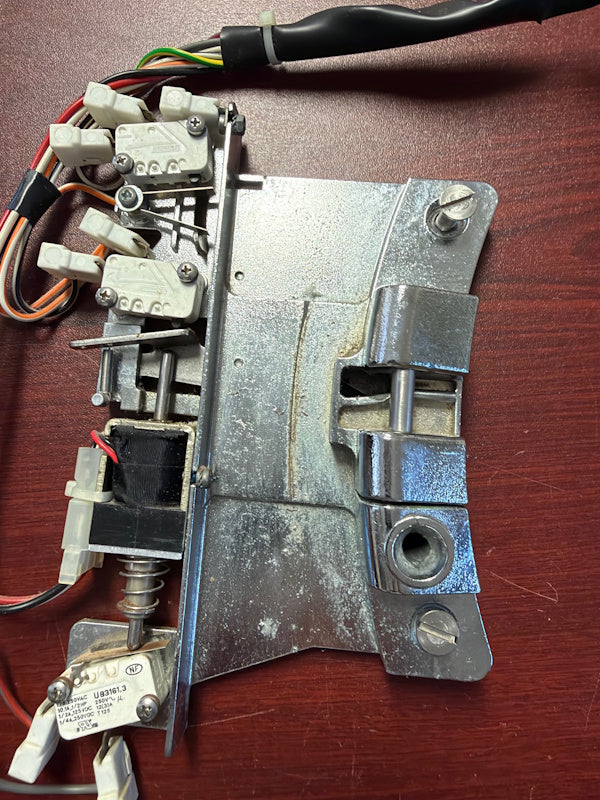 Unimac #B12517701 Washer ASSY DOOR LOCK 35lb 40lb 50Lb [Used]