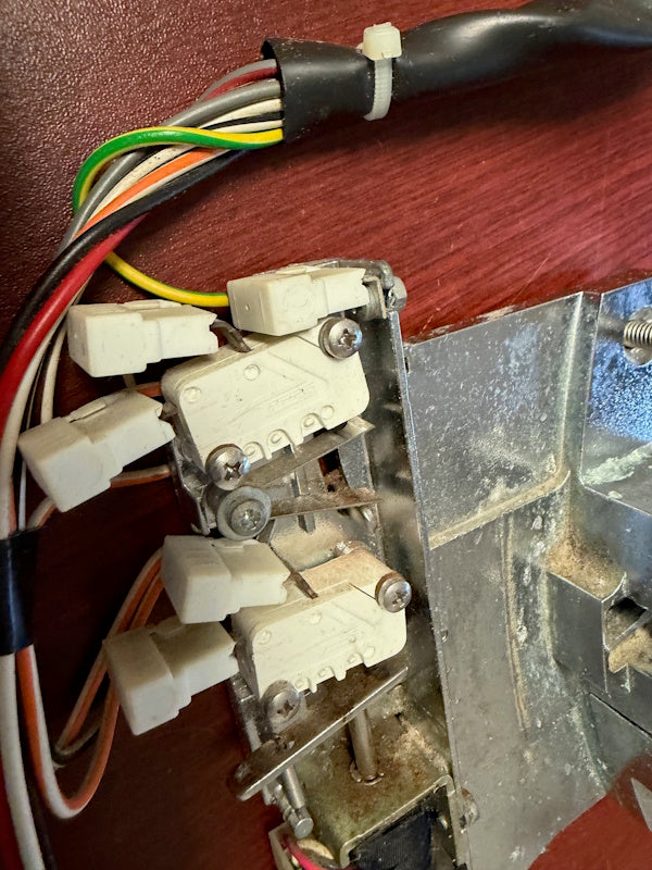 Unimac #B12517701 Washer ASSY DOOR LOCK 35lb 40lb 50Lb [Used]