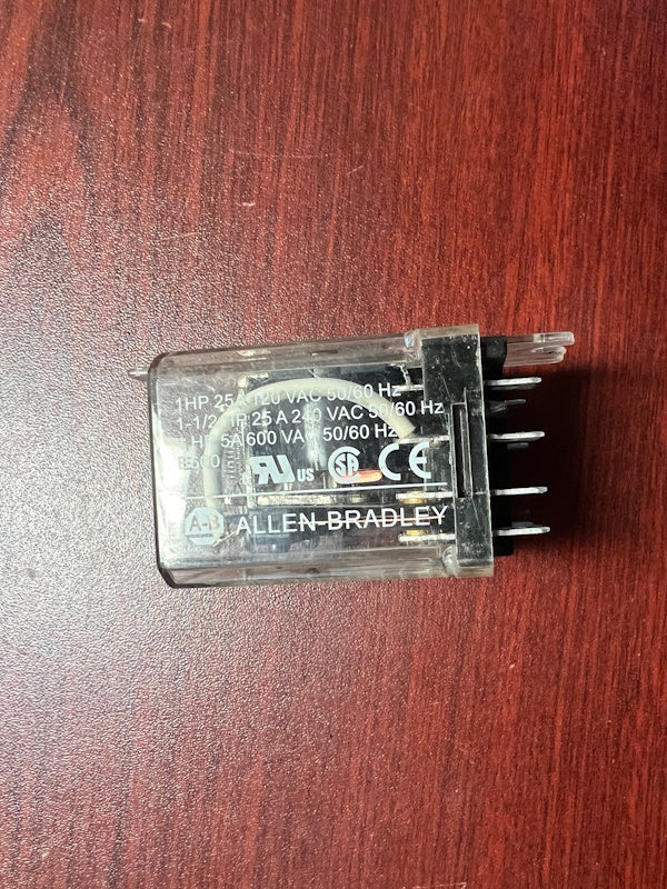 ALLEN BRADLEY 700-HHF62A1 / 700HHF62A1 8 Pin 120VAC 50/60Hz [USED]