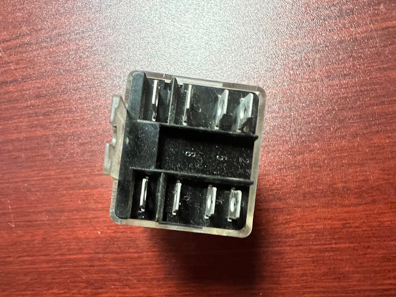 ALLEN BRADLEY 700-HHF62A1 / 700HHF62A1 8 Pin 120VAC 50/60Hz [USED]