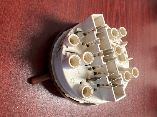 Maytag 23001513 340001075 Water pressure 3 level switch 18, 25, 35, 50Lb washer [Used]