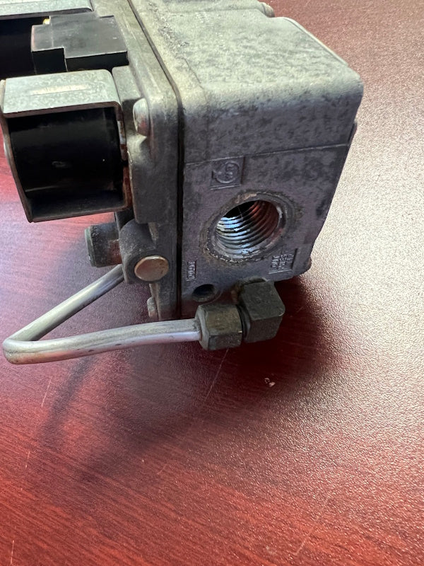 Maytag Gas Valve 128927 ADC 24V 887274, 128979 [Used]