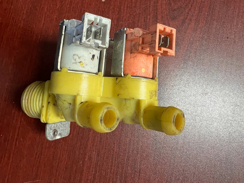 Wascomat 471823678 Washer INLET VALVE 220/60 3WAY 1/2IN W/RES W720 [Used]
