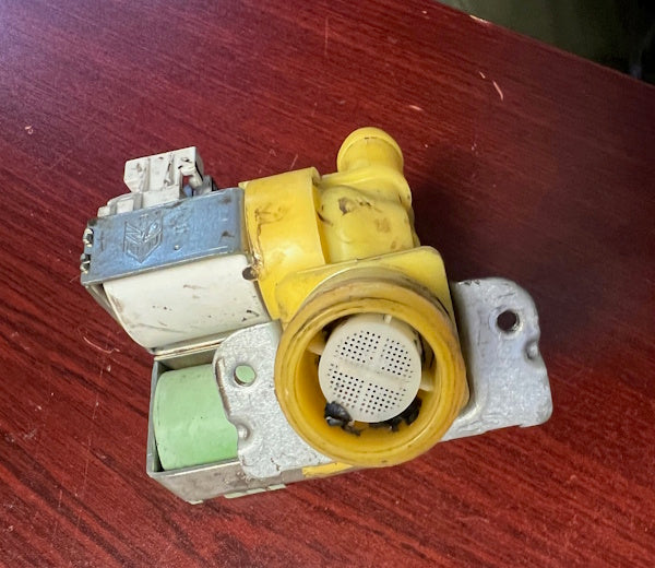 Wascomat 471823678 Washer INLET VALVE 220/60 3WAY 1/2IN W/RES W720 [Used]