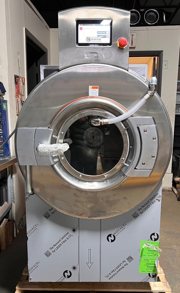 UniMac UWT065 Hardmount Washer-Extractor 65Lb 200-240V 50-60Hz 1/3Ph OPL [Open Box]