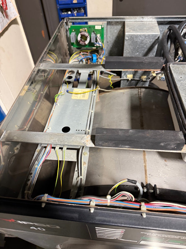 Ipso WE181C 40Lb Commercial Front Load Washer 240V 60Hz 1Ph Coin Op 2006 [Used]