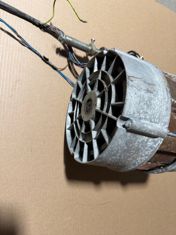 Washer 228/00105/01 Motor Elmo CV 132 D/2-18-2T 2572 for Ipso 40Lb 220v 60Hz 3Ph [Used]