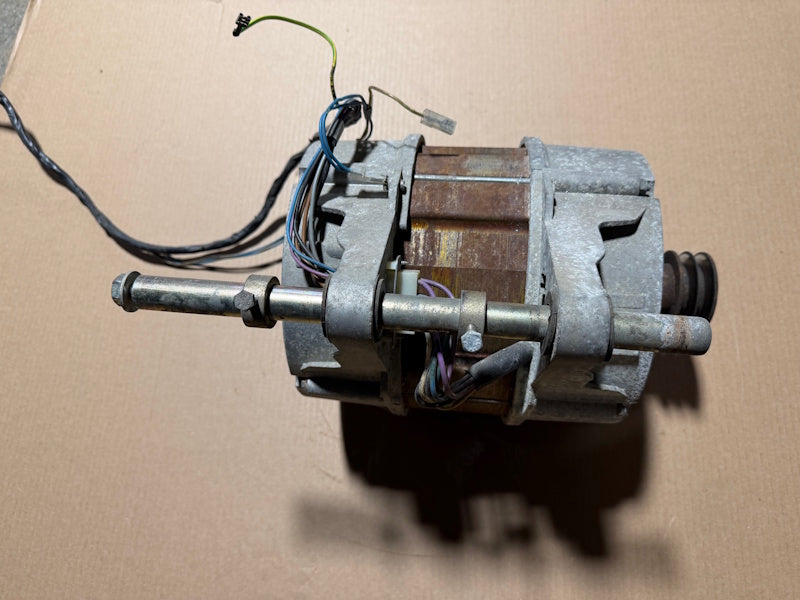 Washer 228/00105/01 Motor Elmo CV 132 D/2-18-2T 2572 for Ipso 40Lb 220v 60Hz 3Ph [Used]