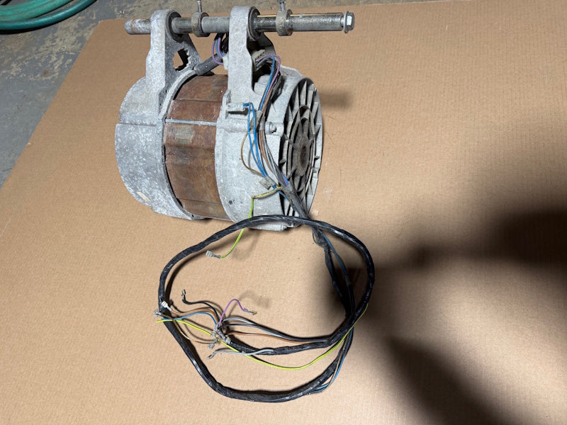 Washer 228/00105/01 Motor Elmo CV 132 D/2-18-2T 2572 for Ipso 40Lb 220v 60Hz 3Ph [Used]