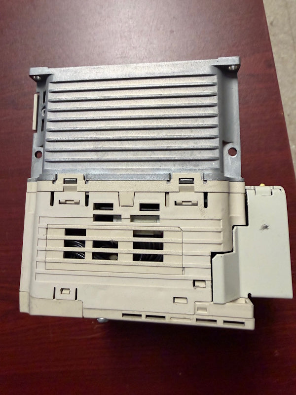 Milnor CIMR-VU2A0002FAA INVERTER AC3PH 200-240V 50/60Hz 24.0A/18.9A [Used]