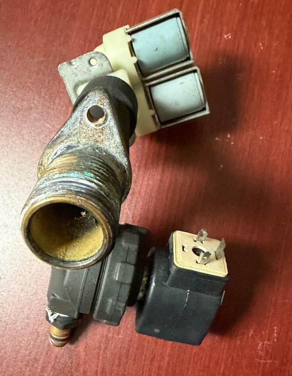 SQ HUEBSCH, IPSO F381732 Washer Inlet Valve 1/2" (BRASS DIN 24VAC EPDM)[Used]