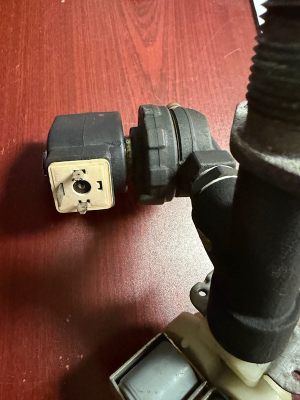 SQ HUEBSCH, IPSO F381732 Washer Inlet Valve 1/2" (BRASS DIN 24VAC EPDM)[Used]