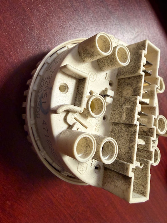 Wascomat Gen 6 Electrolux 4718859-02 Washer Level Control [Used]