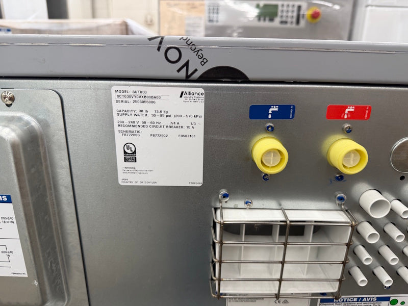 Speed Queen SCT030 FL Washer 30Lb 200-240v 50-60Hz 1/3Ph SS Card Re OPL 2025[Open Box]