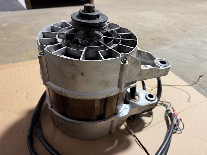 Washer Motor Elmo CV 132 D/2-18-2T 3043 Huebsch 35Lb 220v 60Hz 3Ph F8330001P [Used]
