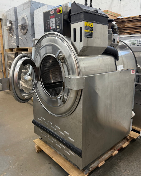 UniMac UW60PV Hardmount Washer-Extractor 60Lb 200-240V 50-60Hz 3Ph OPL [Used]