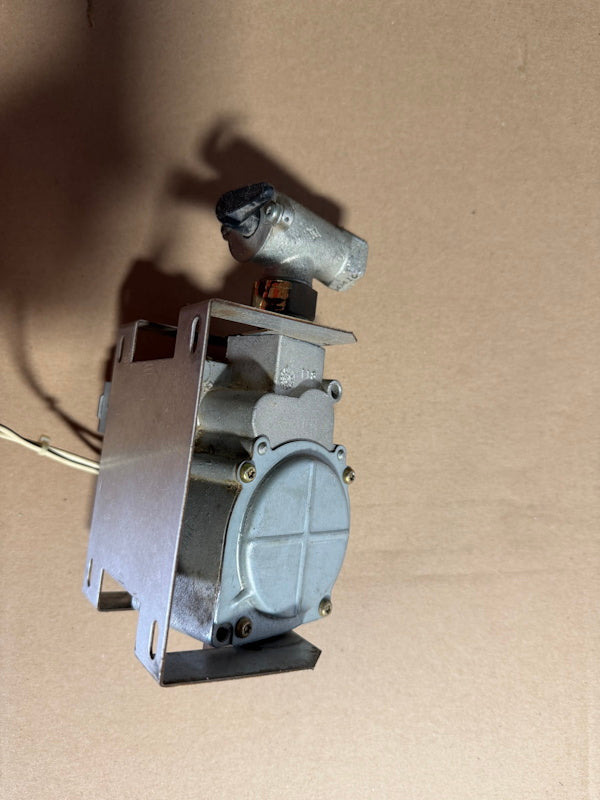 Unimac Gas Dryer Valve 44154501P M414445 UTF75N 24v 50/60Hz [Used]