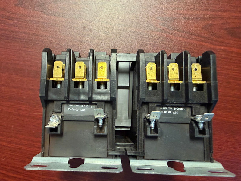 Contactor Eaton C65DNY1 15A Reversing 24v 50/60Hz M413615 [Used]