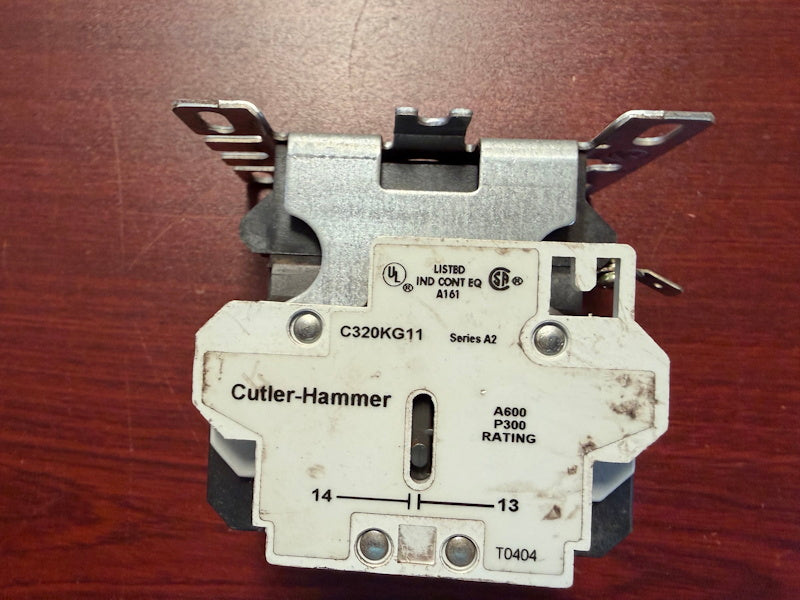 Contactor Cutler-Hammer C25DNY61 24v 50/60Hz M413614 FAN-24V 3 POLE PKG[Used]