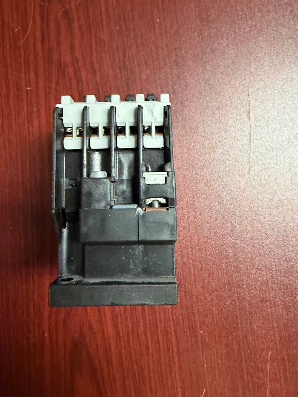 Contactor Siemens 3TF3001-0A 220v 50/60Hz P/N: 193441 G193441P[Used]