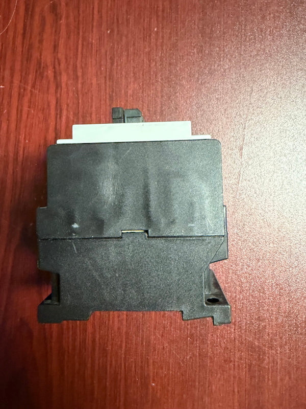 Contactor Siemens 3TF3001-0A 220v 50/60Hz P/N: 193441 G193441P[Used]