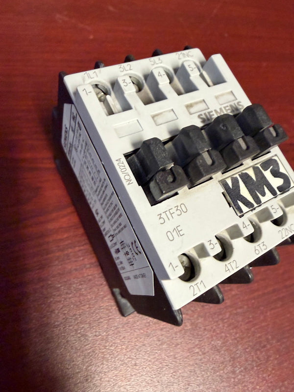 Contactor Siemens 3TF3001-0A 220v 50/60Hz P/N: 193441 G193441P[Used]