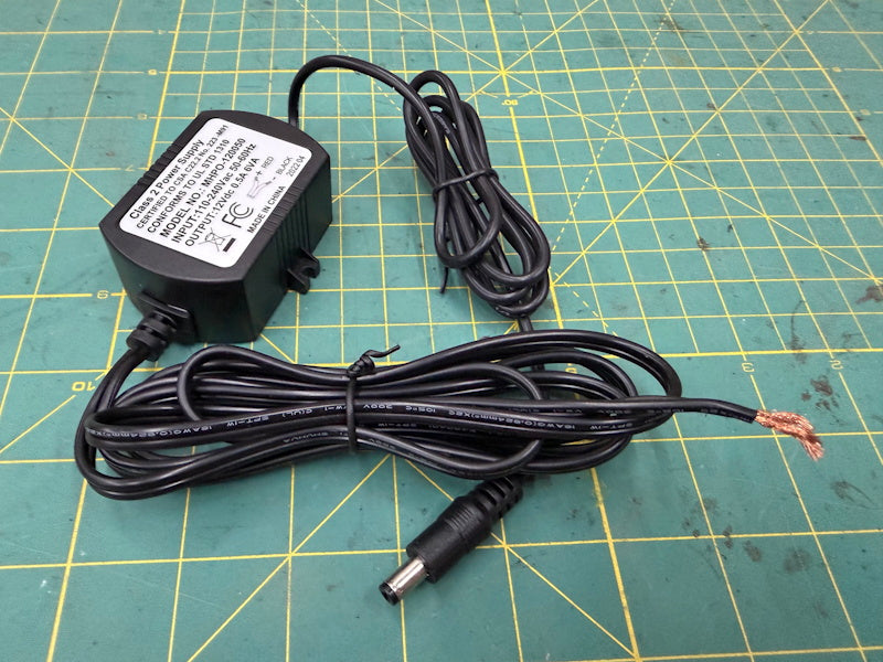 Power Supply in 110-240V Out12Vdc 0.5A 6VA Model NO: MHPO-120050 [Used]