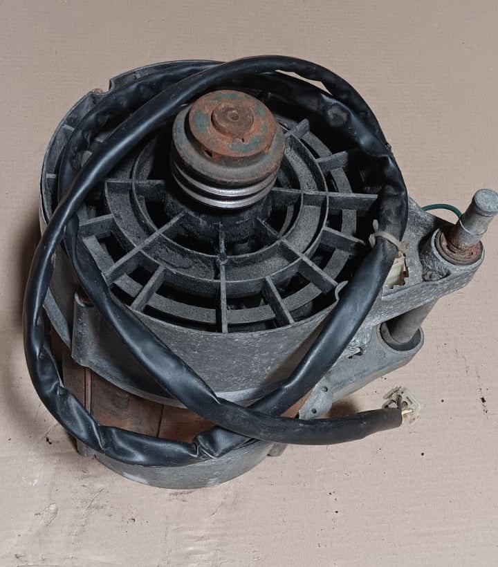 Wascomat w184 Washer Motor 3Ph 208-240V CV 132 E/2-18-2T 471971622 [Used]