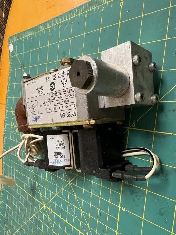 Huebsch JT0300 Dryer N Gas Valve 70188701 GM-7532-3849 70257501P M414445P [Used] Huebsch