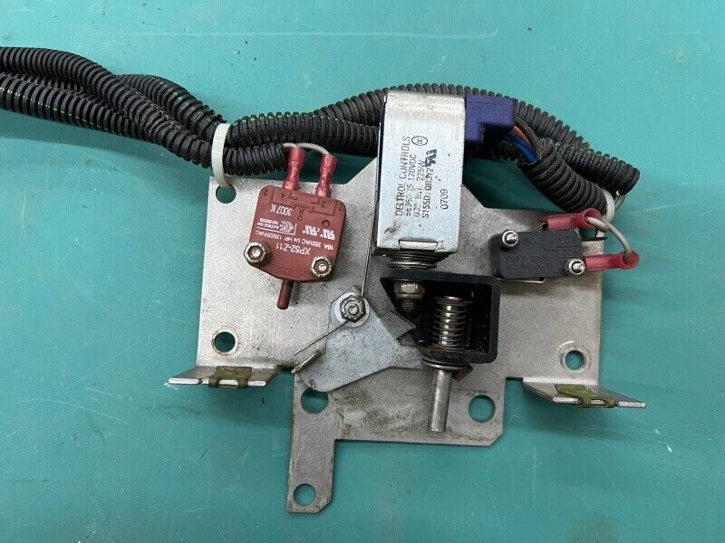 Speed Queen Door Lock Assembly Washer ASSY DR LK C18-60 A/BC2 F200321400P [Used]