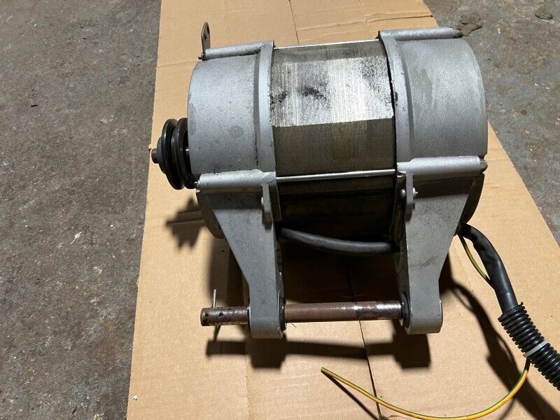 Speed Queen Washer C30 front load Motor 3ph 208-240v F022038700 F8597103[Used]
